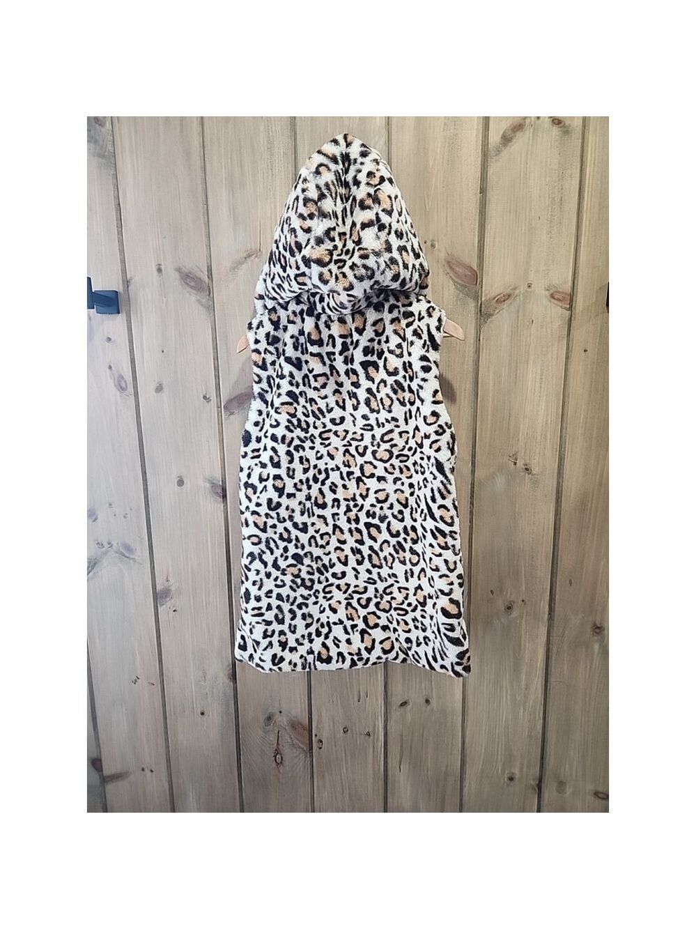 Jen and Co. Women's Leopard Animal Print Super Soft Faux Fur Hooded Vest - Picture 6 of 11